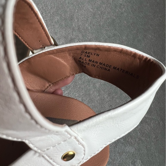 Steve Madden Daelyn White Sandals - Picture 5 of 5